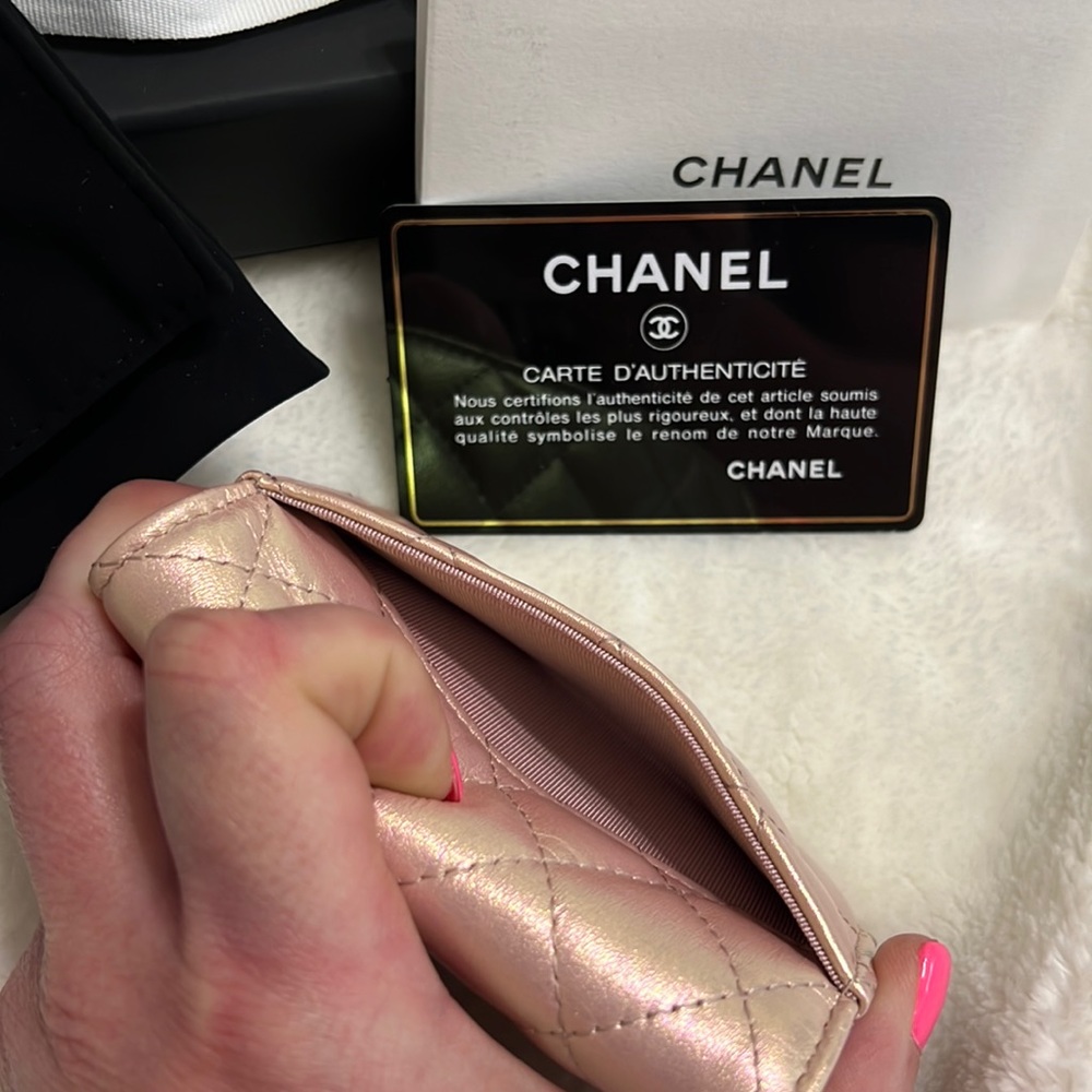 SOLD. 🌸 Chanel Iridescent Pink Key Holder 21K 🌸 - Picture 14 of 16